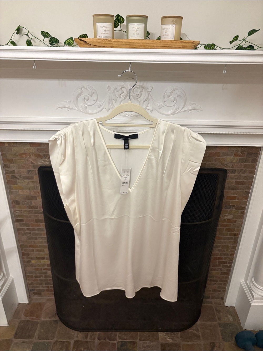 NWT White House Black Market White V-neck shell blouse - Large